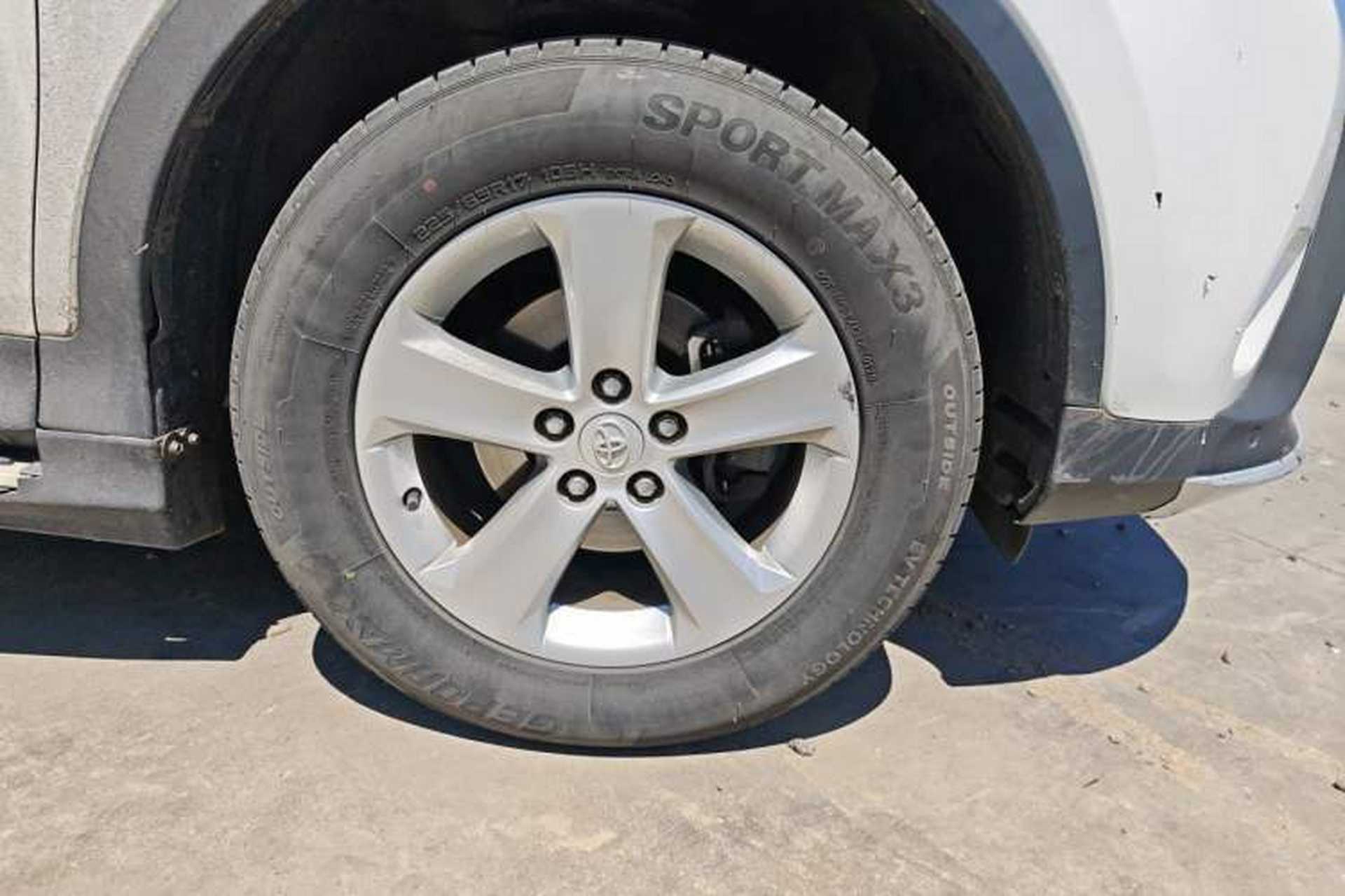 Used Toyota RAV4 2013 2.0L CVT Two-Wheel Drive Urban Edition Right Front Wheel Hub