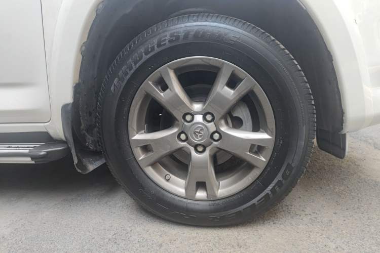 Used Toyota RAV4 2013 Special Edition 2.4L Automatic 4x4 Prestige Right Front Wheel Hub