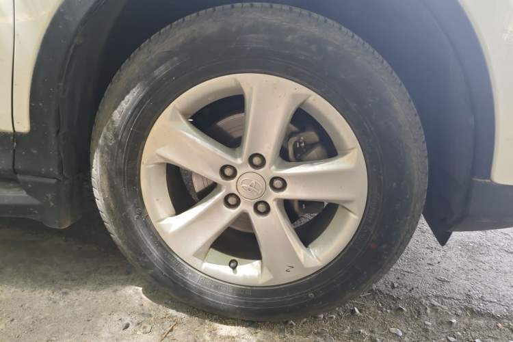 Used Toyota RAV4 2013 2.0L CVT Four-Wheel Drive New Edition Right Front Wheel Hub
