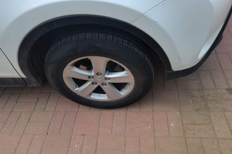 Used Toyota RAV4 2013 2.0L CVT Four-Wheel Drive New Edition Right Front Wheel Hub