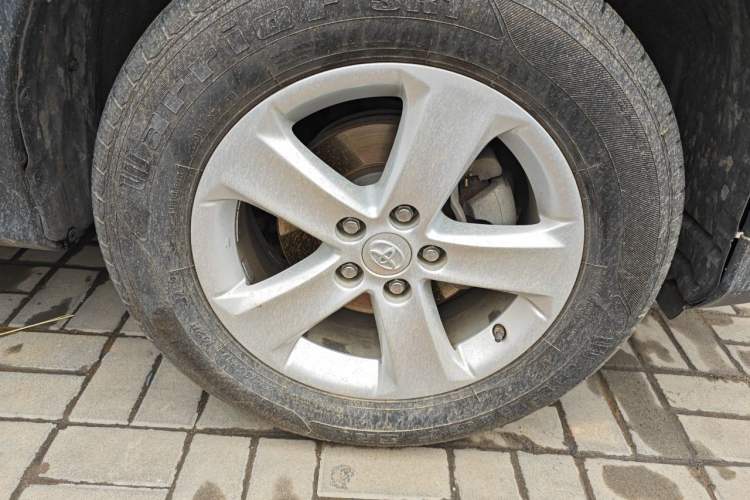 Used Toyota RAV4 2013 2.5L Automatic 4x4 Elite Edition Right Front Wheel Hub