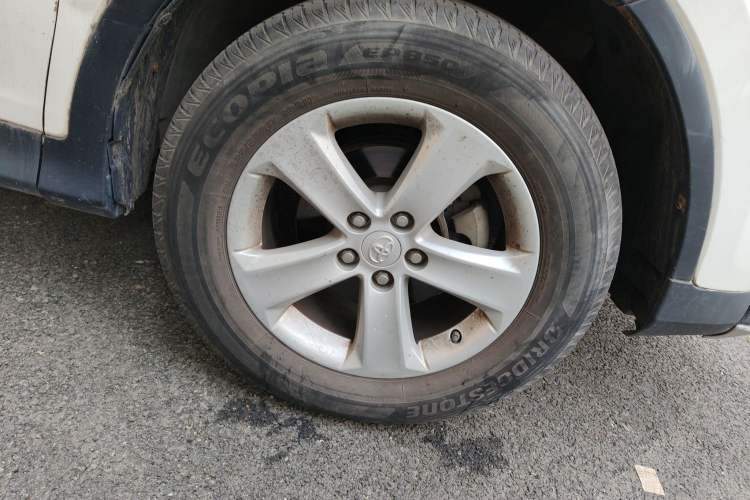 Used Toyota RAV4 2013 2.5L Automatic 4x4 Elite Edition Right Front Wheel Hub