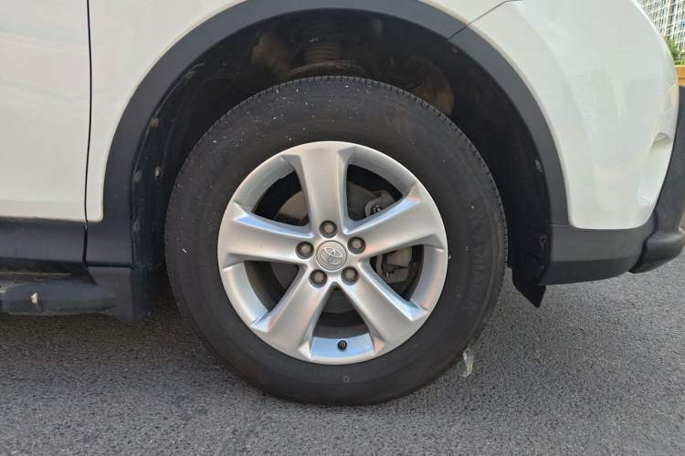 Used Toyota RAV4 2013 2.0L CVT Four-Wheel Drive New Edition Right Front Wheel Hub
