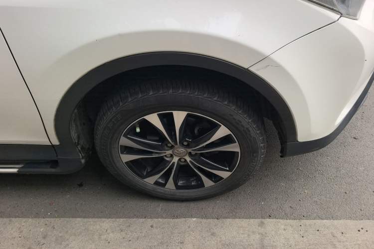 Used Toyota RAV4 2013 2.5L Automatic 4x4 Prestige Edition Right Front Wheel Hub