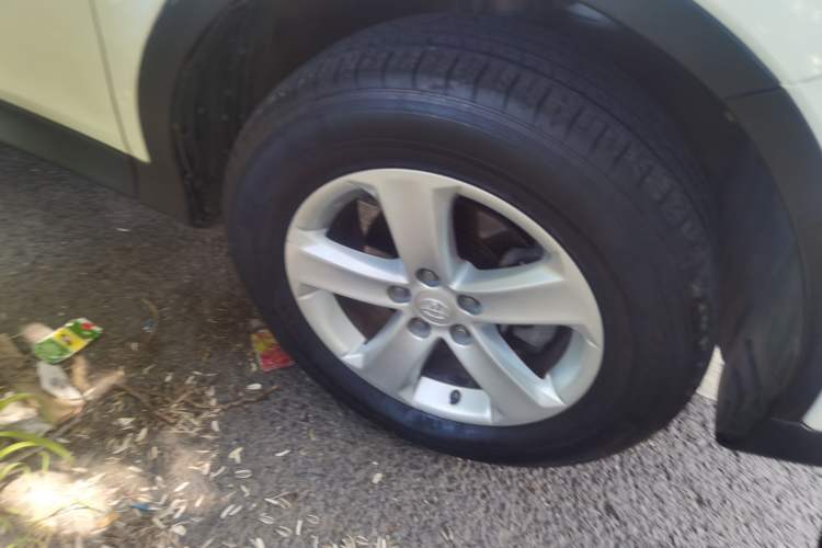 Used Toyota RAV4 2013 2.5L Automatic 4x4 Elite Edition Right Front Wheel Hub