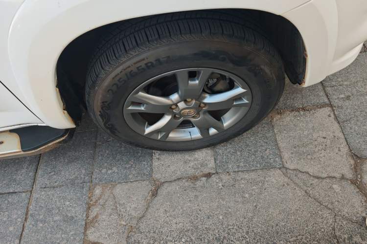 Used Toyota RAV4 2013 Special Edition 2.4L Automatic 4x4 Prestige Right Front Wheel Hub