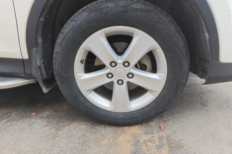 Used Toyota RAV4 2013 2.0L CVT Four-Wheel Drive Fashion Edition Right Front Wheel Hub