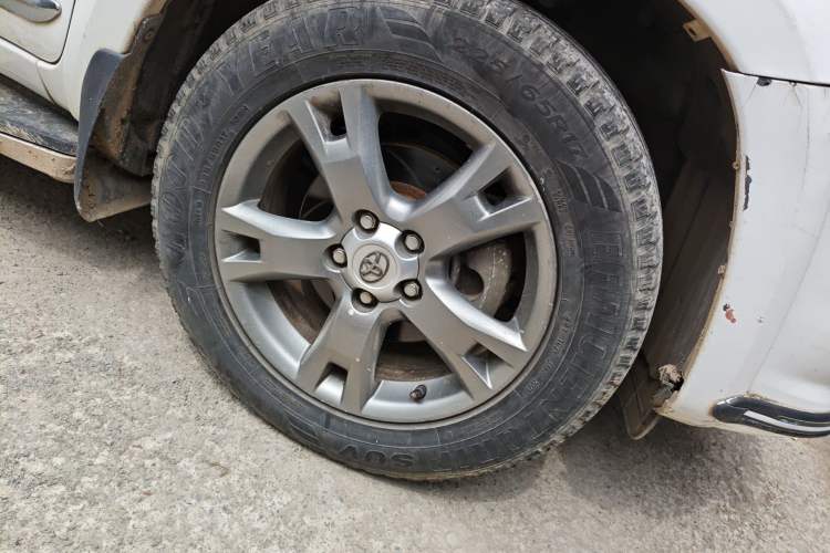 Used Toyota RAV4 2013 Special Edition 2.0L Automatic Classic Right Front Wheel Hub