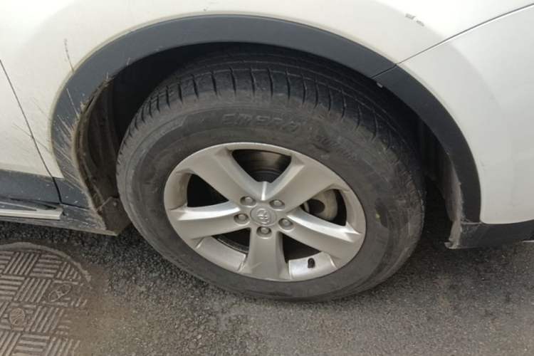 Used Toyota RAV4 2013 2.0L CVT Two-Wheel Drive Urban Edition Right Front Wheel Hub