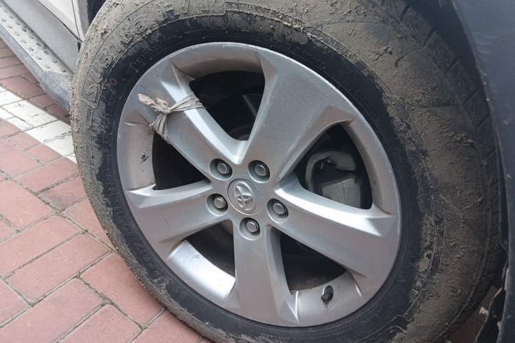 Used Toyota RAV4 2013 2.0L CVT Two-Wheel Drive Urban Edition Right Front Wheel Hub