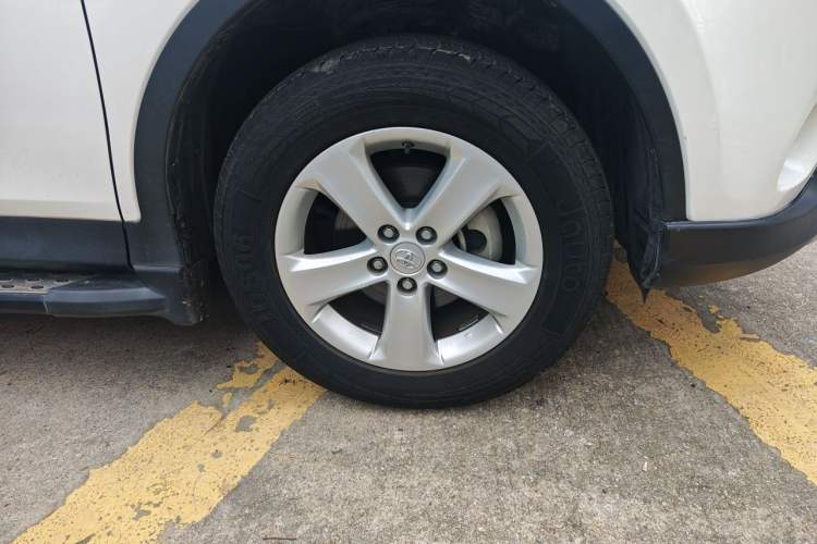 Used Toyota RAV4 2013 2.0L CVT Four-Wheel Drive Fashion Edition Right Front Wheel Hub