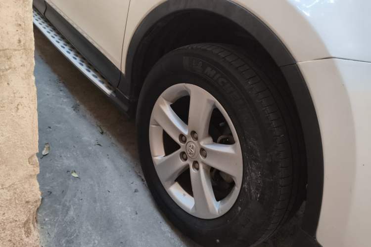 Used Toyota RAV4 2013 2.0L CVT Two-Wheel Drive Urban Edition Right Front Wheel Hub