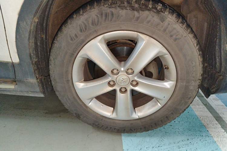 Used Toyota RAV4 2013 2.5L Automatic 4x4 Elite Edition Right Front Wheel Hub