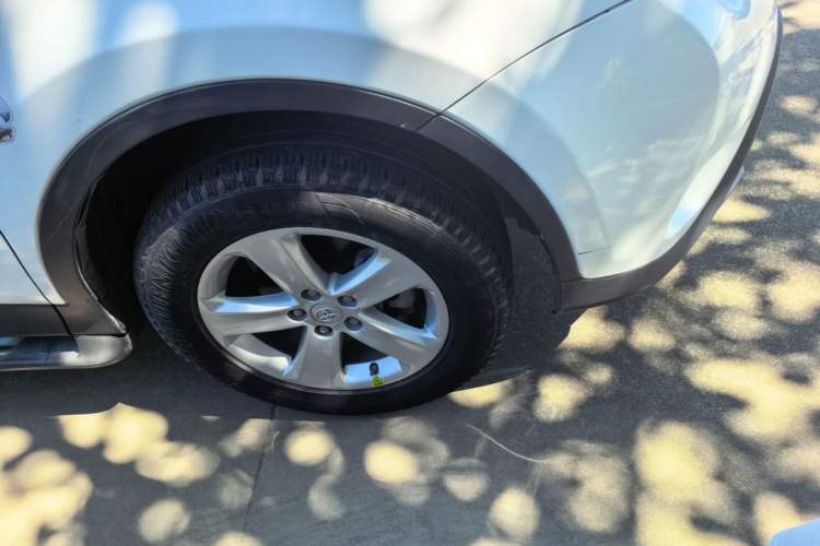 Used Toyota RAV4 2013 2.0L CVT Four-Wheel Drive New Edition Right Front Wheel Hub