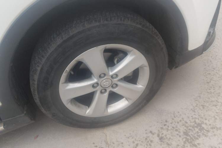 Used Toyota RAV4 2013 2.0L CVT Two-Wheel Drive Urban Edition Right Front Wheel Hub