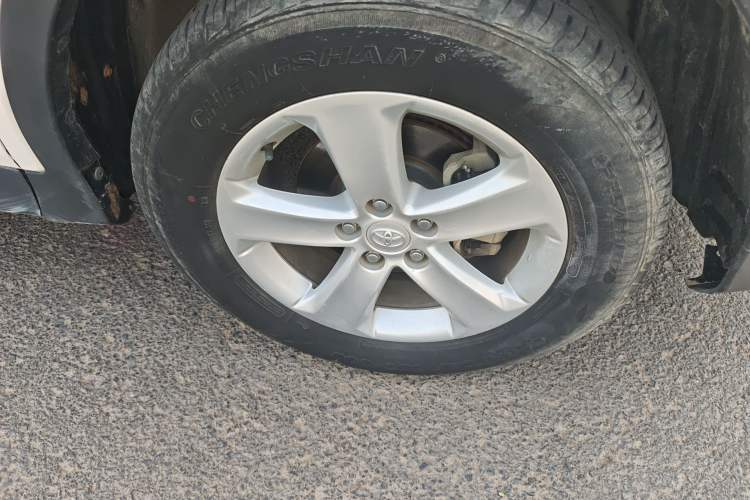 Used Toyota RAV4 2013 2.0L CVT Two-Wheel Drive Urban Edition Right Front Wheel Hub
