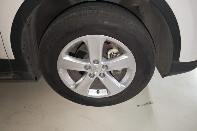 Used Toyota RAV4 2013 2.0L CVT Two-Wheel Drive Urban Edition Right Front Wheel Hub