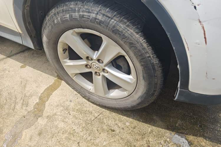 Used Toyota RAV4 2013 2.0L CVT Two-Wheel Drive Urban Edition Right Front Wheel Hub