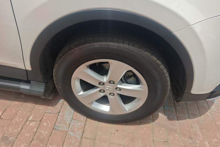 Used Toyota RAV4 2013 2.0L CVT Two-Wheel Drive Urban Edition Right Front Wheel Hub