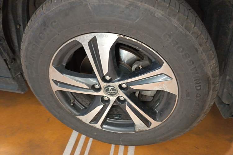 Used Toyota RAV4 2013 2.0L CVT Four-Wheel Drive Fashion Edition Right Front Wheel Hub