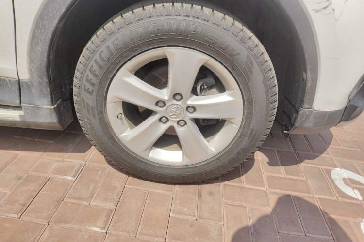 Used Toyota RAV4 2013 2.0L CVT Four-Wheel Drive Fashion Edition Right Front Wheel Hub