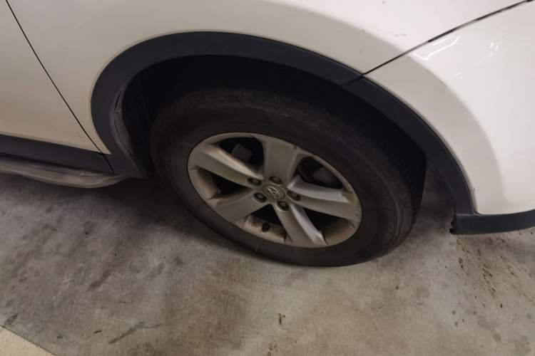Used Toyota RAV4 2013 2.0L CVT Four-Wheel Drive New Edition Right Front Wheel Hub