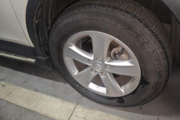 Used Toyota RAV4 2013 2.0L CVT Two-Wheel Drive Urban Edition Right Front Wheel Hub