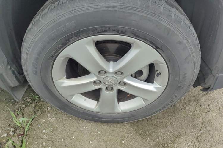Used Toyota RAV4 2013 2.0L CVT Four-Wheel Drive Fashion Edition Right Front Wheel Hub