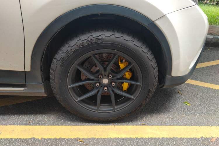 Used Toyota RAV4 2013 2.5L Automatic 4x4 Elite Edition Right Front Wheel Hub