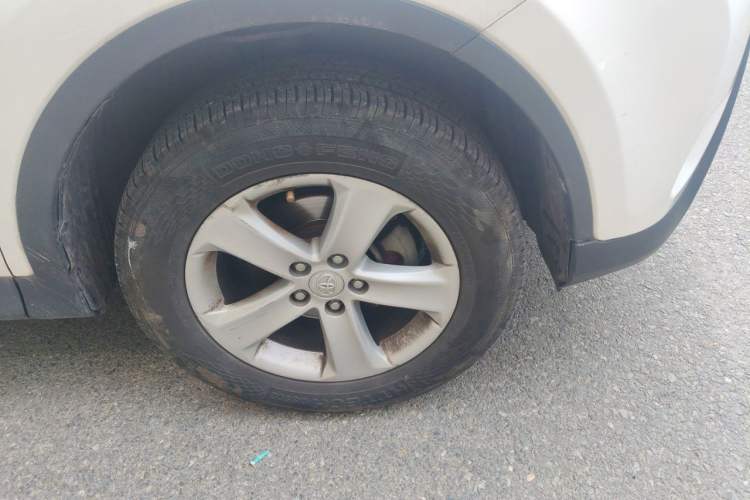 Used Toyota RAV4 2013 2.0L CVT Four-Wheel Drive Fashion Edition Right Front Wheel Hub
