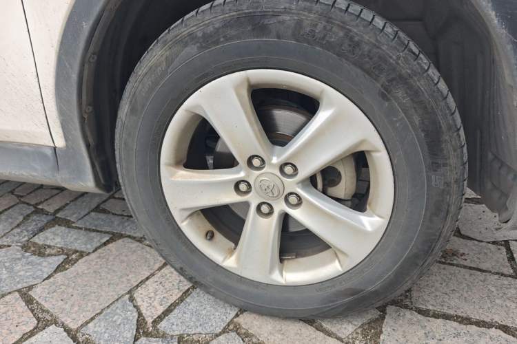 Used Toyota RAV4 2013 2.0L CVT Two-Wheel Drive Urban Edition Right Front Wheel Hub