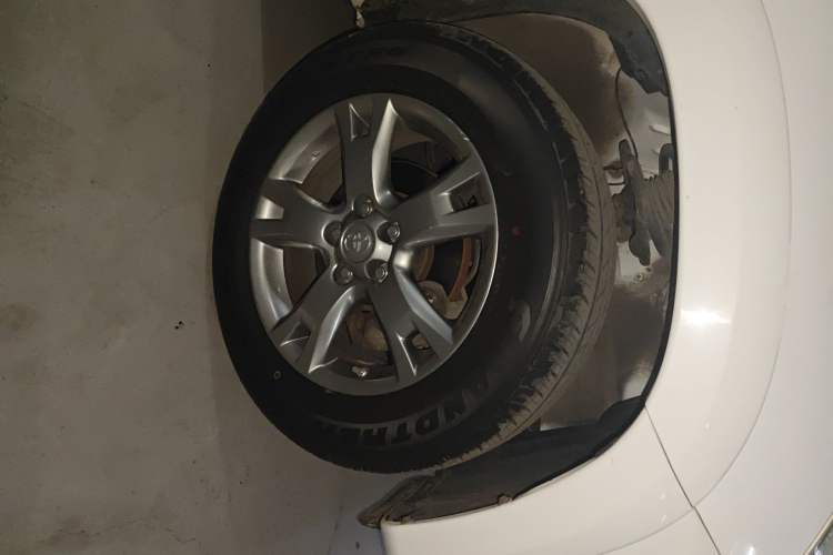 Used Toyota RAV4 2013 Special Edition 2.0L Automatic Classic Right Front Wheel Hub
