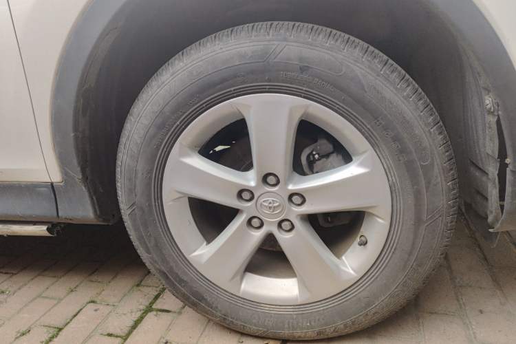 Used Toyota RAV4 2013 2.0L CVT Four-Wheel Drive New Edition Right Front Wheel Hub