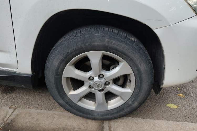 Used Toyota RAV4 2013 Special Edition 2.0L Manual Classic Right Front Wheel Hub