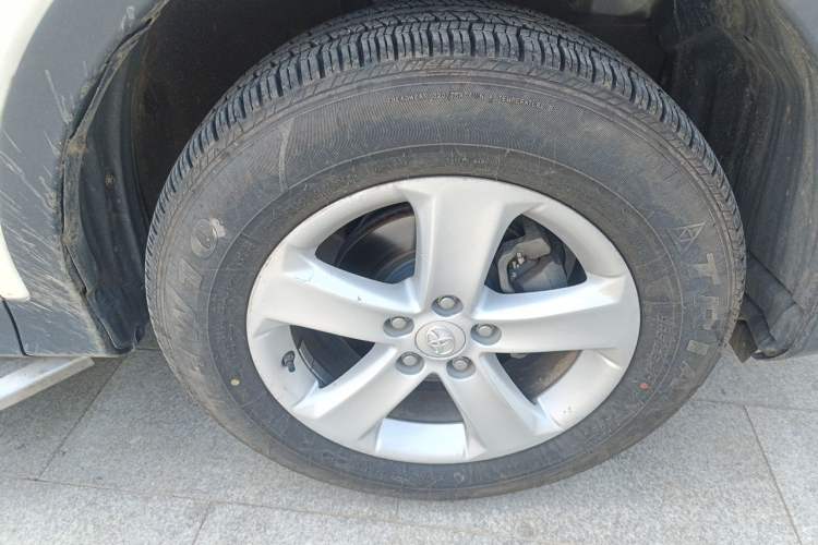 Used Toyota RAV4 2013 2.5L Automatic 4x4 Elite Edition Right Front Wheel Hub