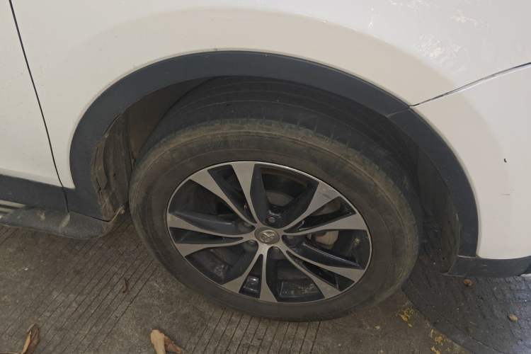 Used Toyota RAV4 2013 2.5L Automatic 4x4 Luxury Edition Right Front Wheel Hub
