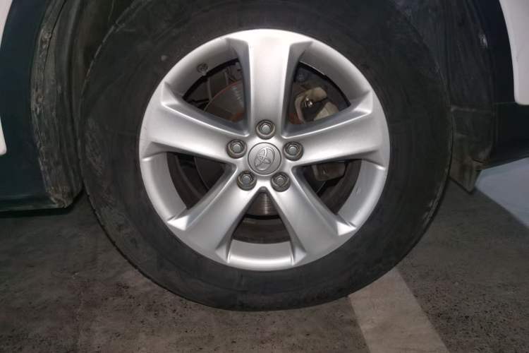 Used Toyota RAV4 2013 2.5L Automatic 4x4 Elite Edition Right Front Wheel Hub