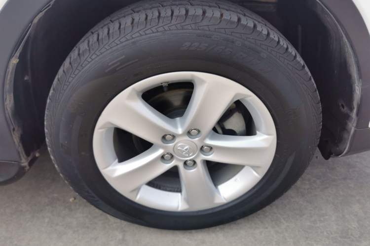 Used Toyota RAV4 2013 2.5L Automatic 4x4 Elite Edition Right Front Wheel Hub