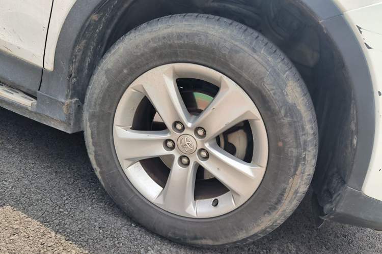 Used Toyota RAV4 2013 2.0L CVT Two-Wheel Drive Urban Edition Right Front Wheel Hub