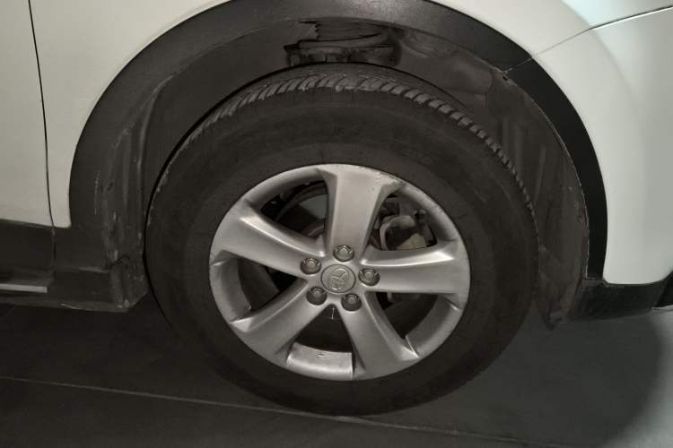Used Toyota RAV4 2013 2.5L Automatic 4x4 Elite Edition Right Front Wheel Hub