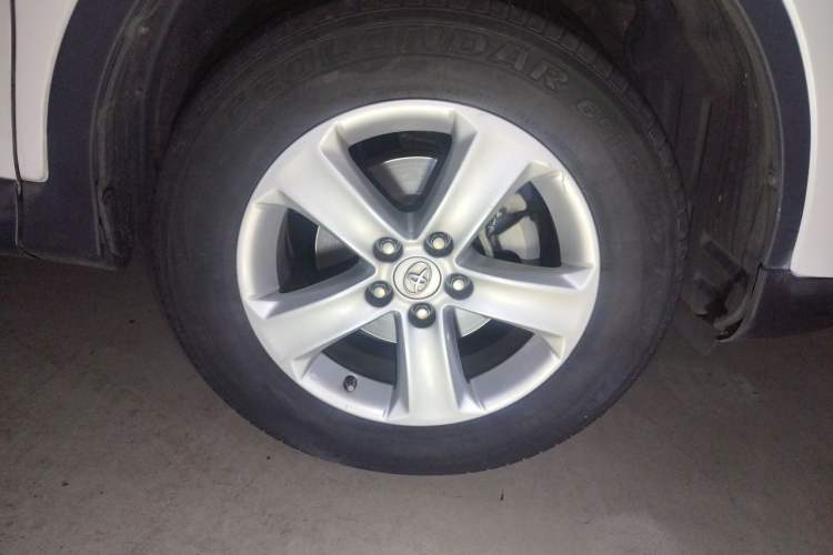 Used Toyota RAV4 2013 2.0L CVT Four-Wheel Drive New Edition Right Front Wheel Hub