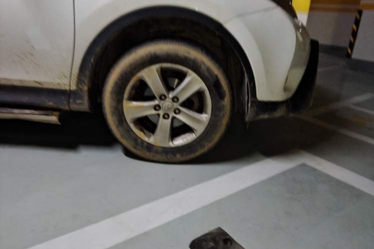 Used Toyota RAV4 2013 2.5L Automatic 4x4 Elite Edition Right Front Wheel Hub