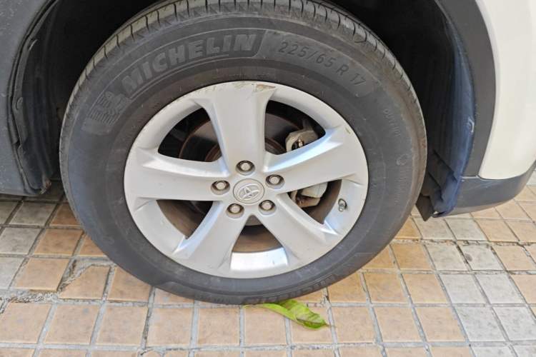 Used Toyota RAV4 2013 2.0L CVT Four-Wheel Drive New Edition Right Front Wheel Hub