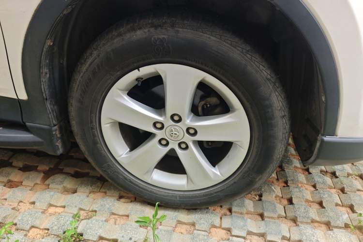 Used Toyota RAV4 2013 2.0L CVT Four-Wheel Drive New Edition Right Front Wheel Hub