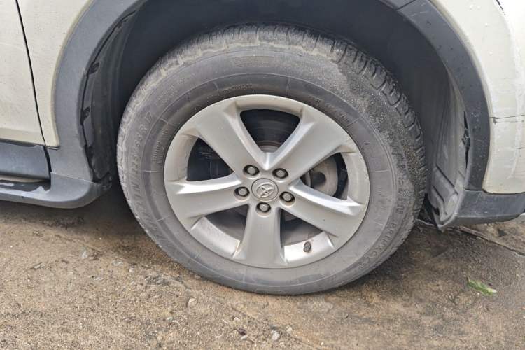Used Toyota RAV4 2013 2.0L CVT Two-Wheel Drive Urban Edition Right Front Wheel Hub
