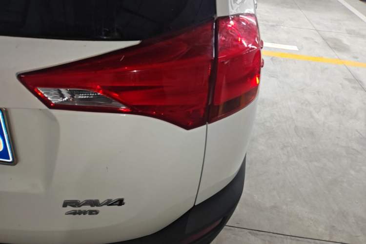 Used Toyota RAV4 2013 2.5L Automatic 4x4 Elite Edition Right Rear Taillight
