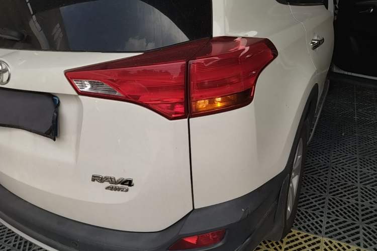 Used Toyota RAV4 2013 2.0L CVT Four-Wheel Drive New Edition Right Rear Taillight