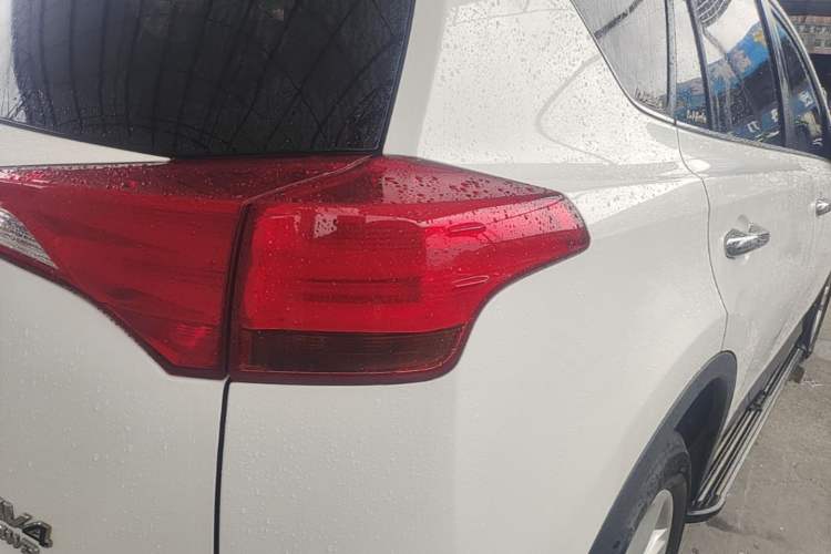 Used Toyota RAV4 2013 2.5L Automatic 4x4 Elite Edition Right Rear Taillight