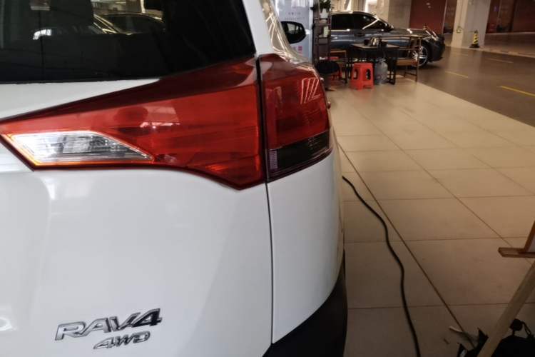 Used Toyota RAV4 2013 2.5L Automatic 4x4 Elite Edition Right Rear Taillight