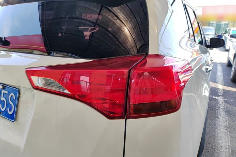 Used Toyota RAV4 2013 2.0L CVT Four-Wheel Drive New Edition Right Rear Taillight